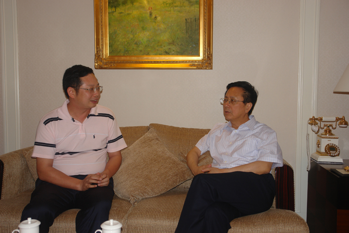 2009年7月1日，全國(guó)人大常委會(huì)副委員長(zhǎng)、民建中央主席陳昌智在廈門調(diào)研時(shí)，親切接見(jiàn)蘇慶燦
