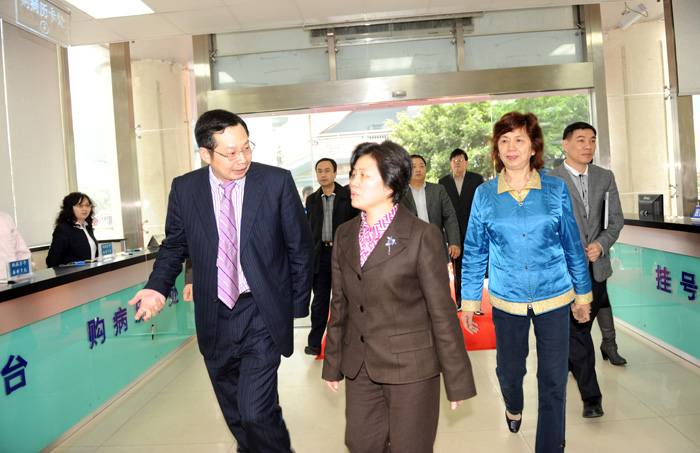 2010年3月，副省長(zhǎng)陳樺來(lái)我院調(diào)研參觀